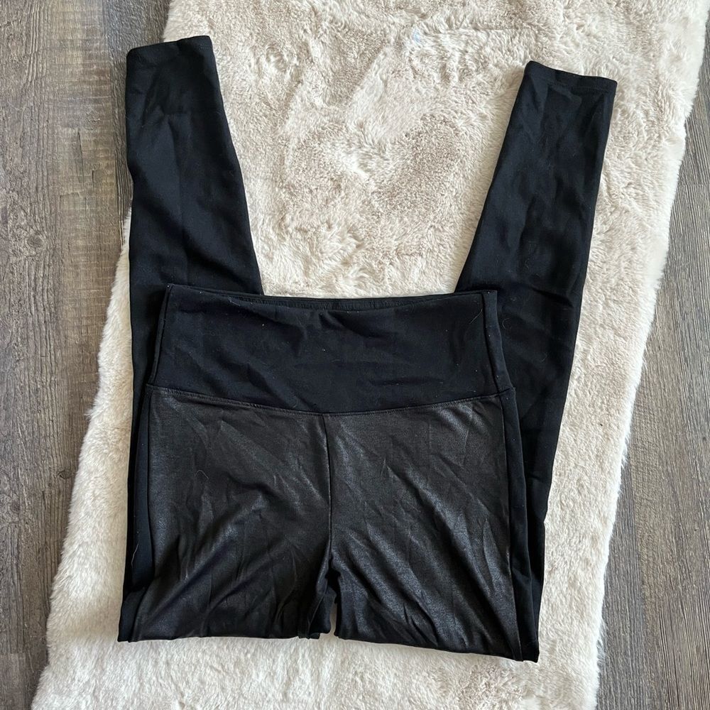 SPANX red-hot legging in color black Women’s size M